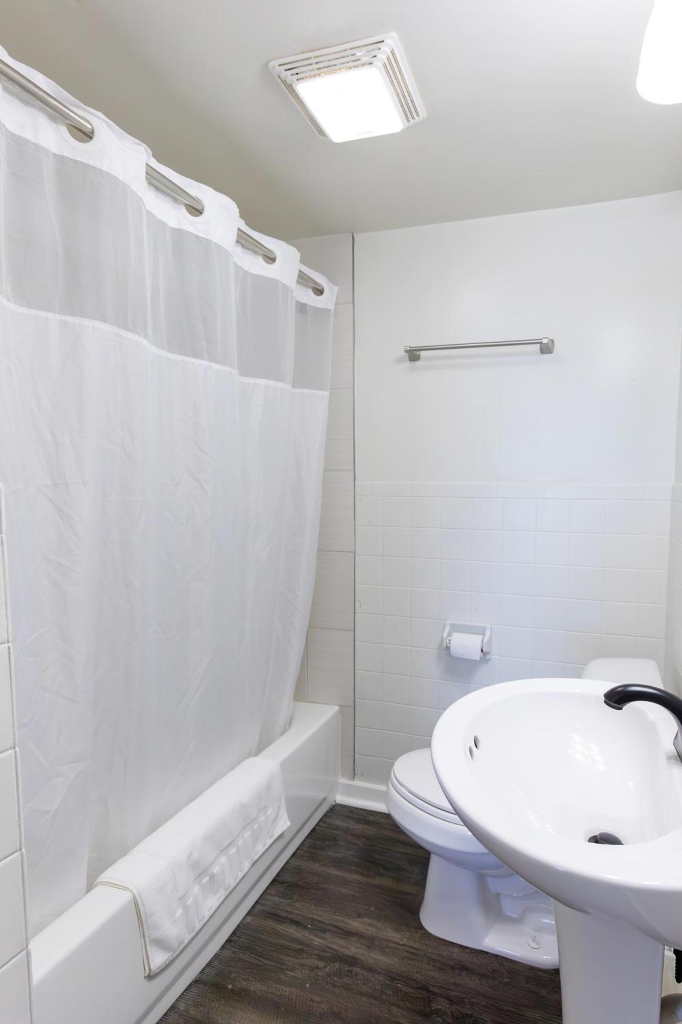 Anchor Bay Inn And Suites Sandusky Zimmer foto